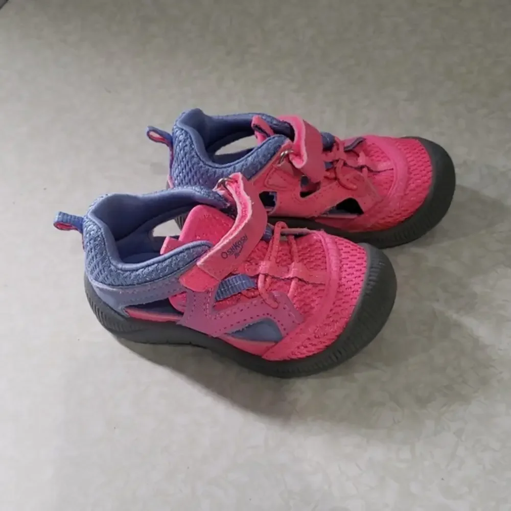 Osh Kosh punk and‎ Blue Water Shoes Size 5